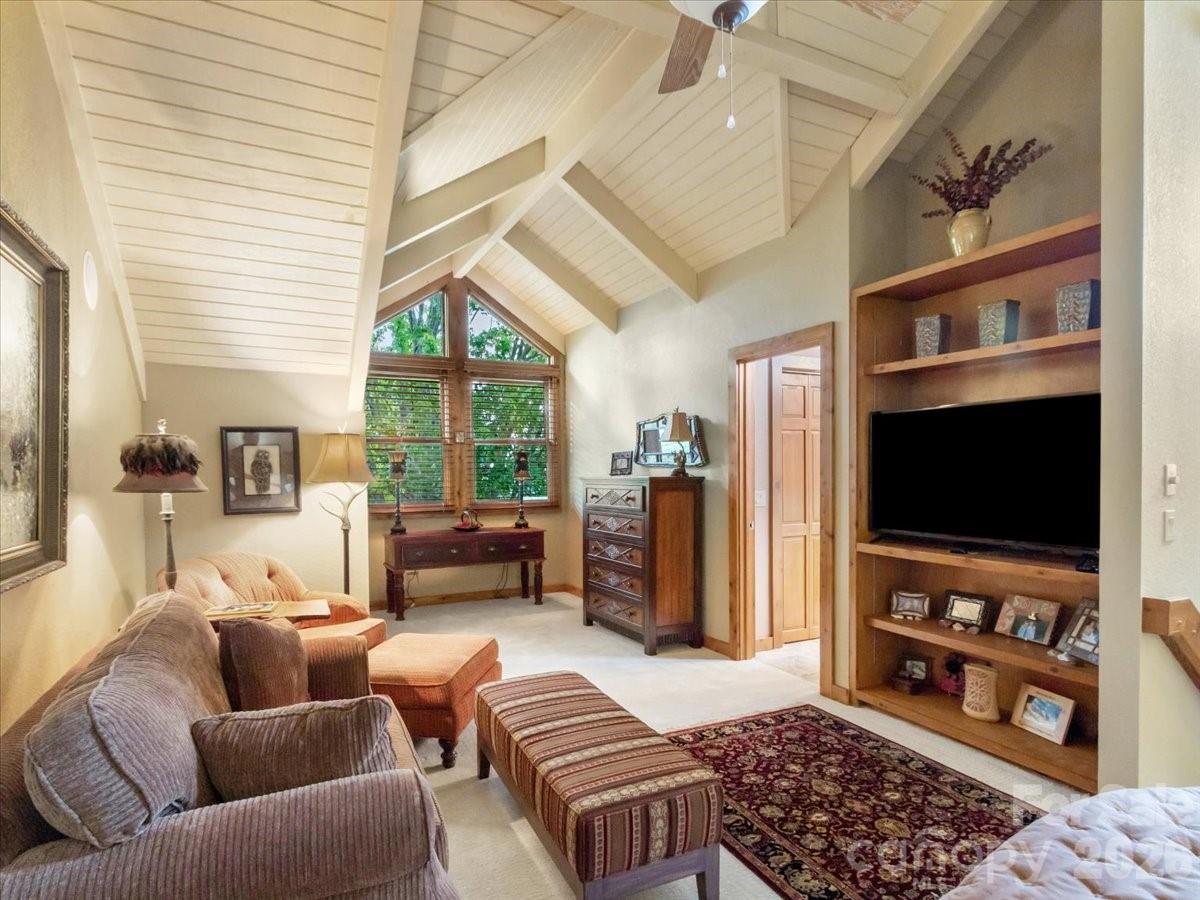 373 Rhododendron Lane — Burnsville