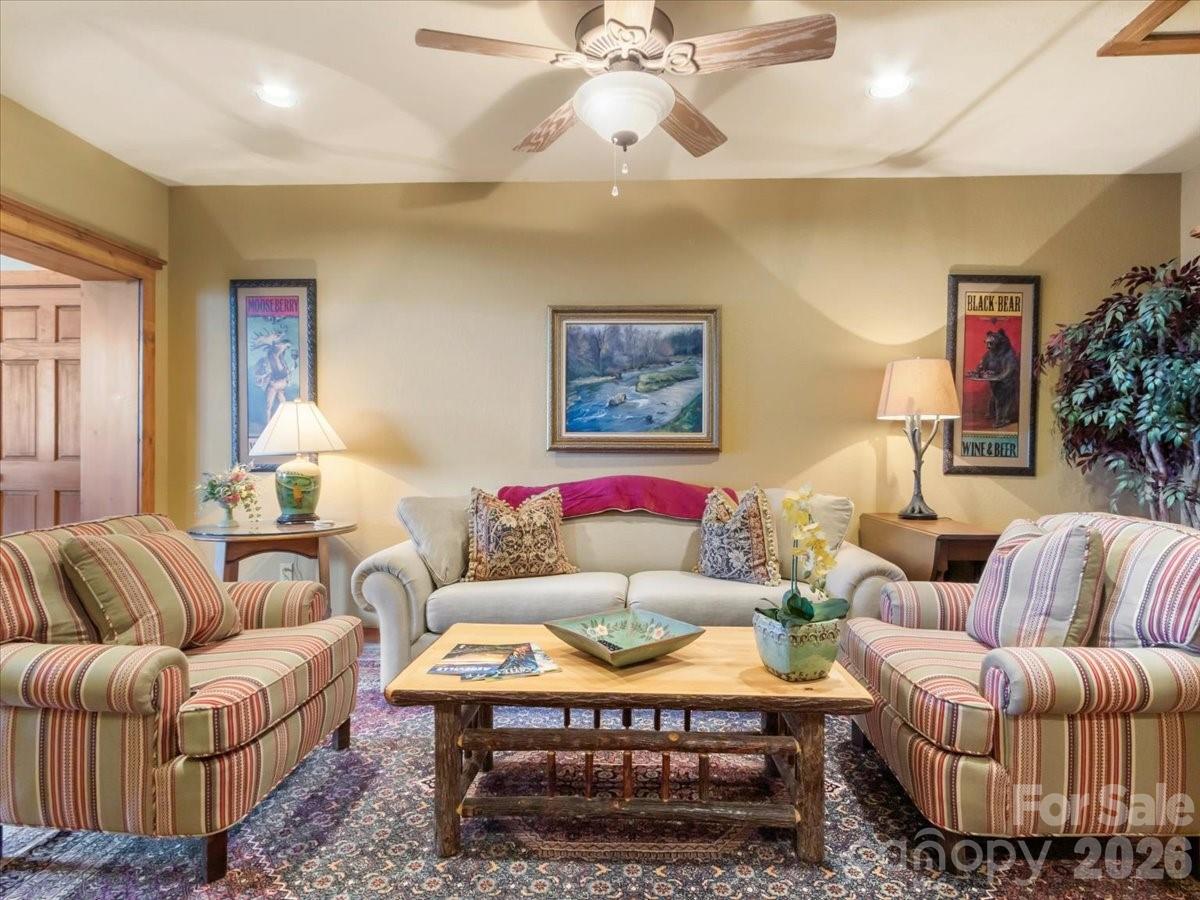 373 Rhododendron Lane — Burnsville