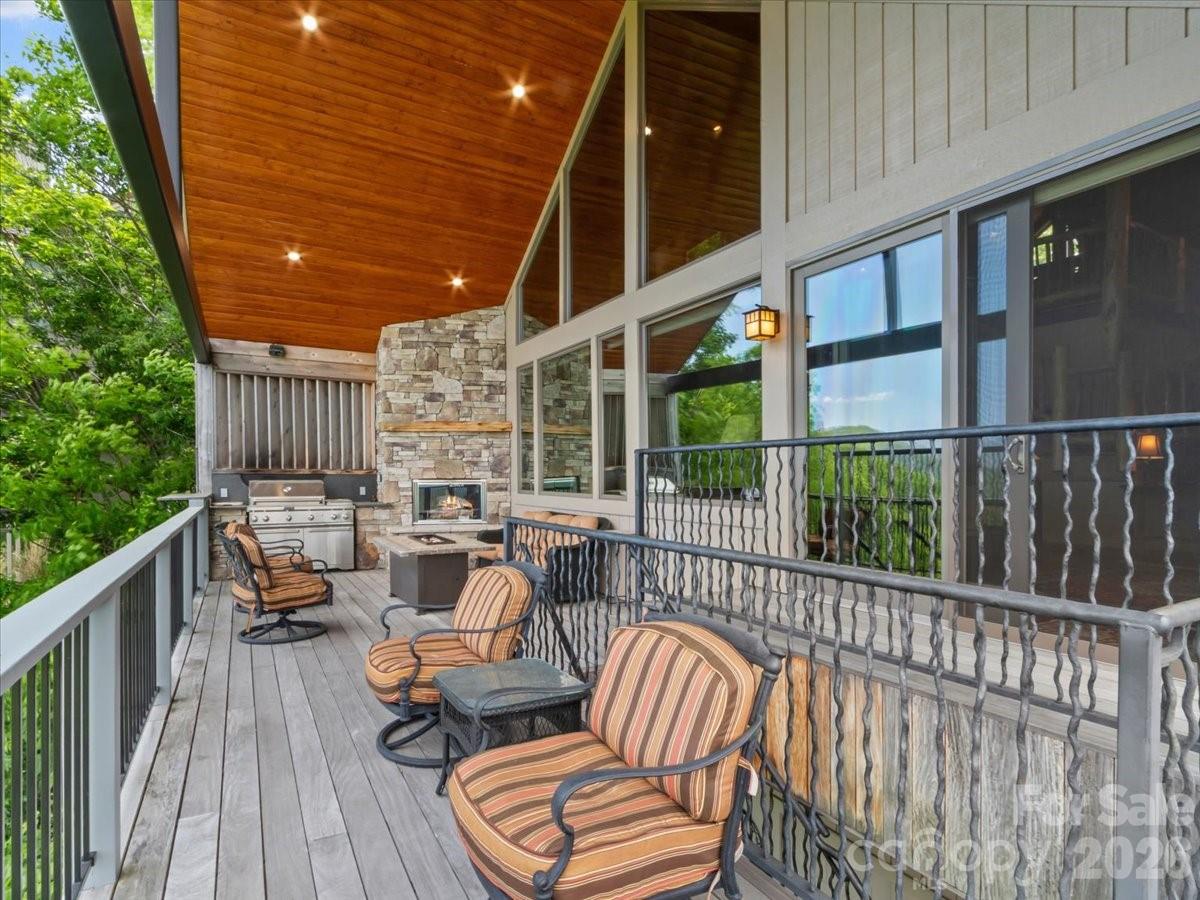 373 Rhododendron Lane — Burnsville