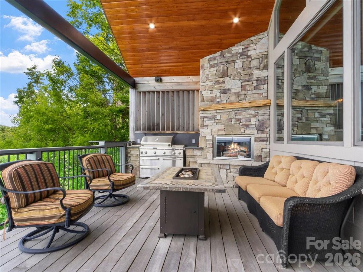 373 Rhododendron Lane — Burnsville