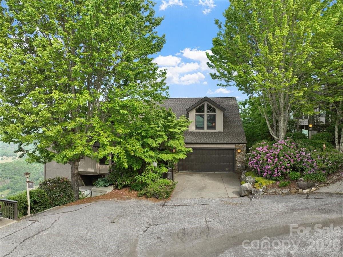 373 Rhododendron Lane — Burnsville
