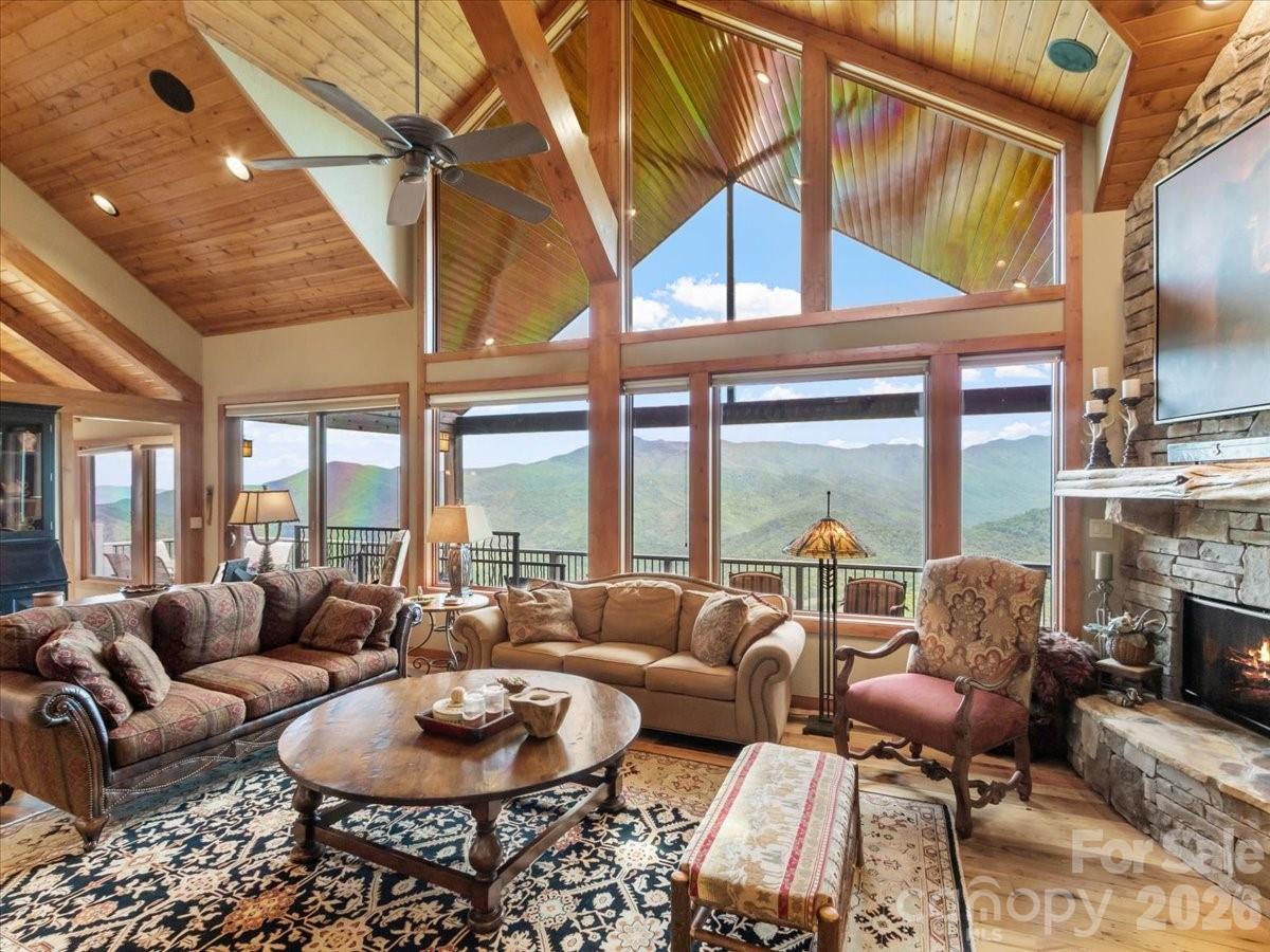 373 Rhododendron Lane — Burnsville