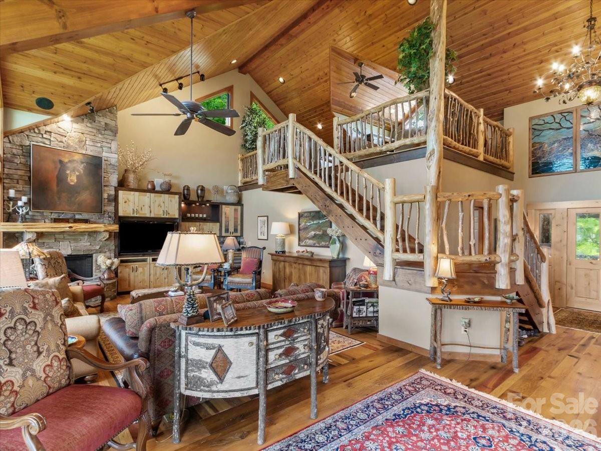 373 Rhododendron Lane — Burnsville