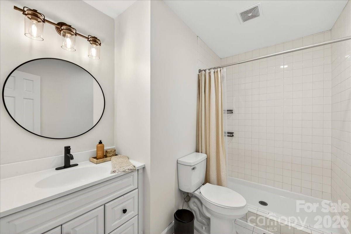6724 Constitution Lane — Charlotte
