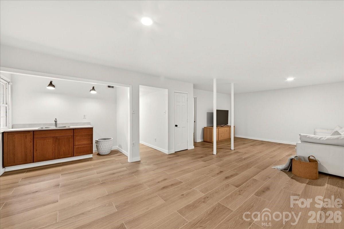 6724 Constitution Lane — Charlotte