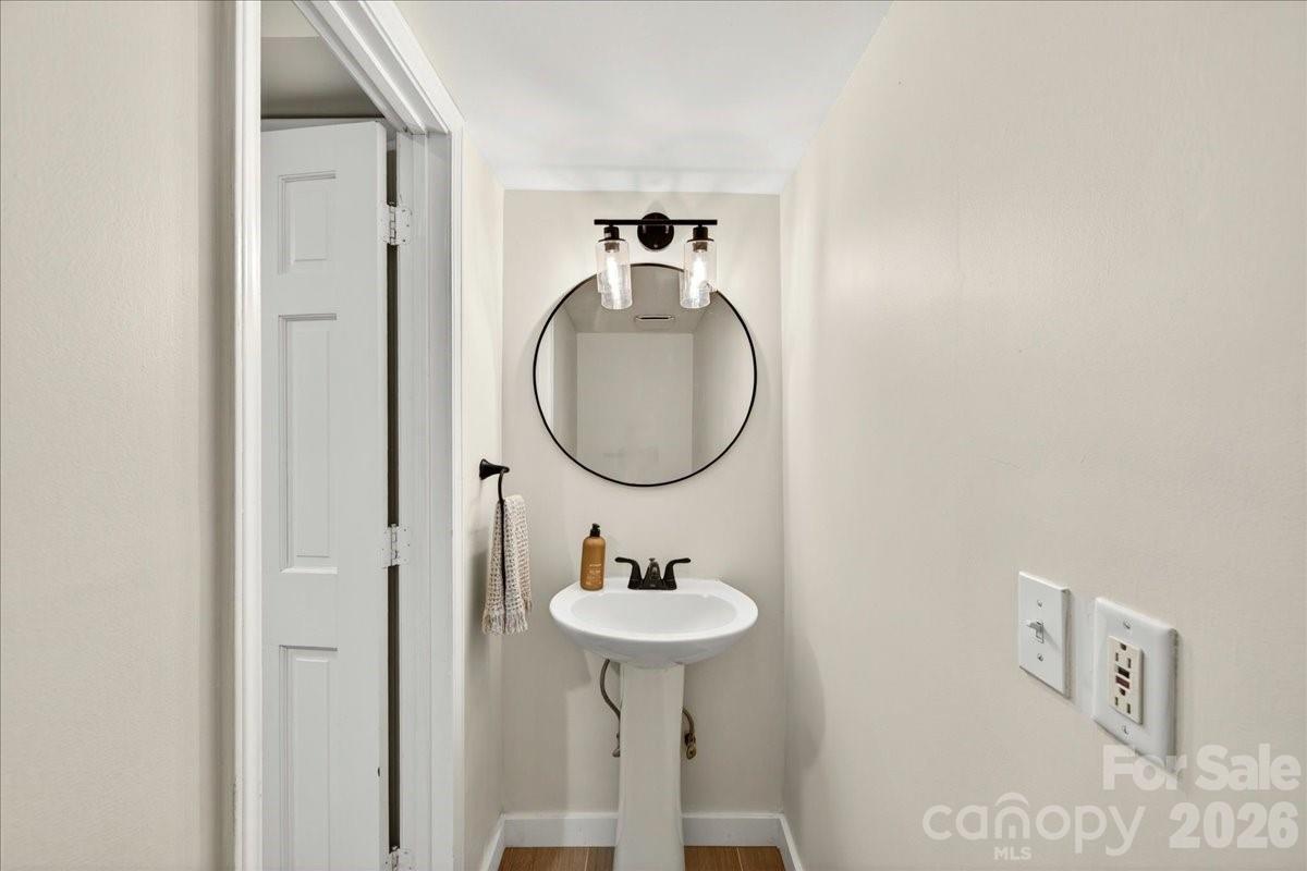 6724 Constitution Lane — Charlotte