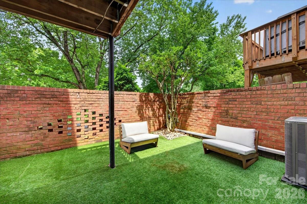 6724 Constitution Lane — Charlotte