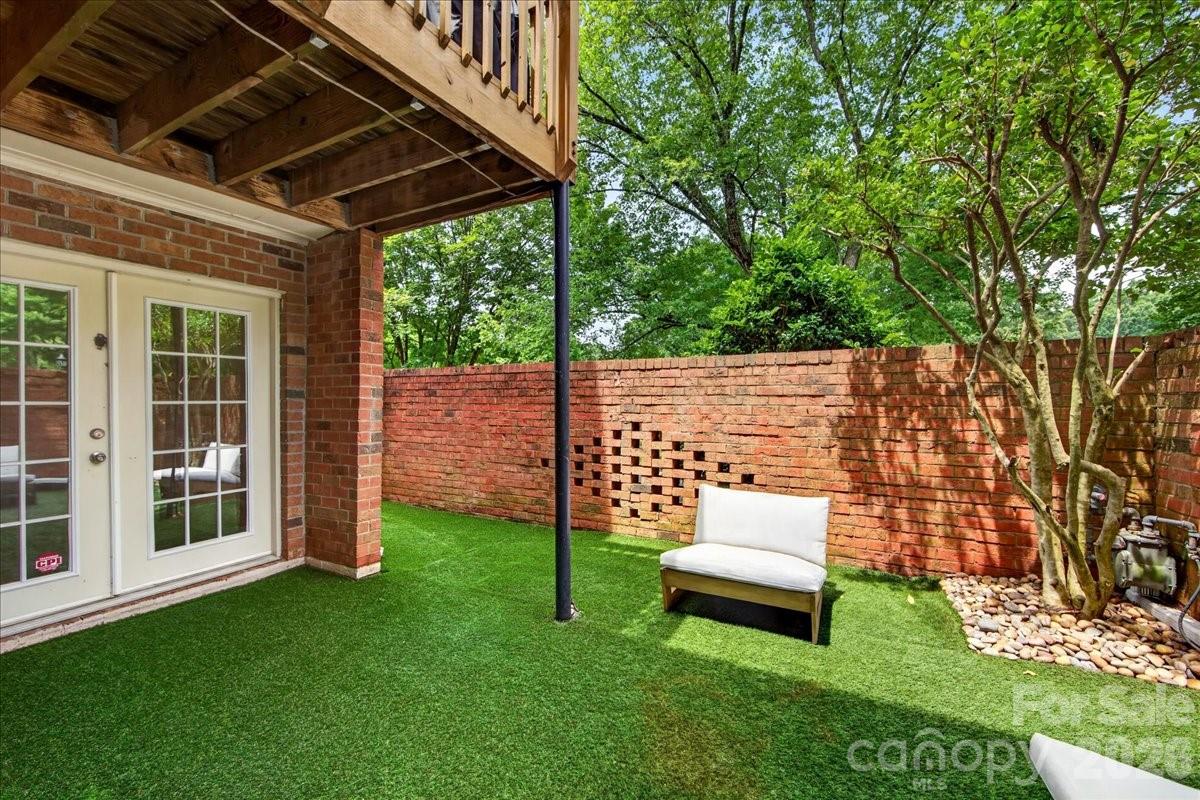 6724 Constitution Lane — Charlotte