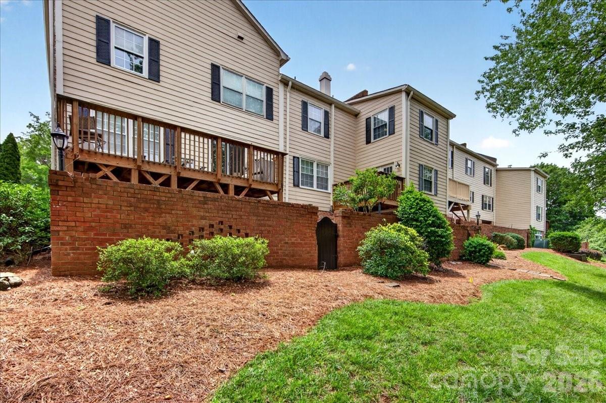6724 Constitution Lane — Charlotte