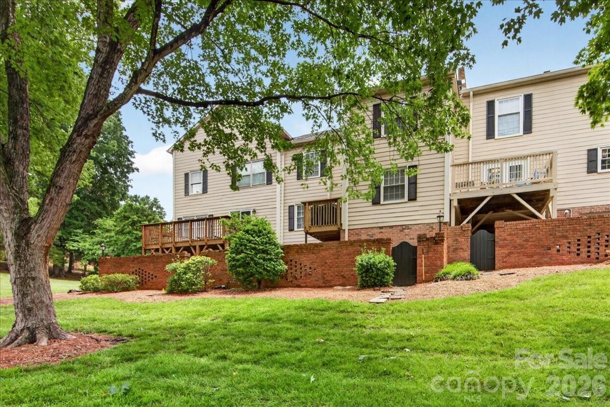 6724 Constitution Lane — Charlotte