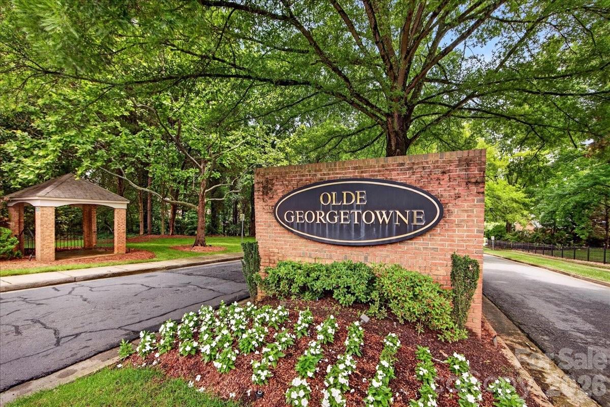 6724 Constitution Lane — Charlotte
