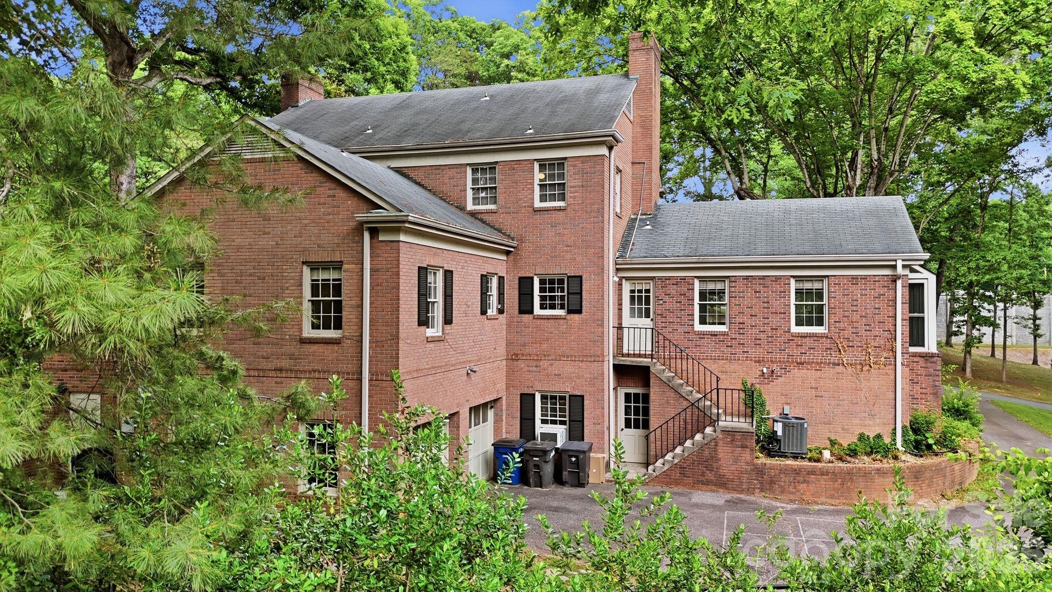 330 Earlwood Road — Statesville
