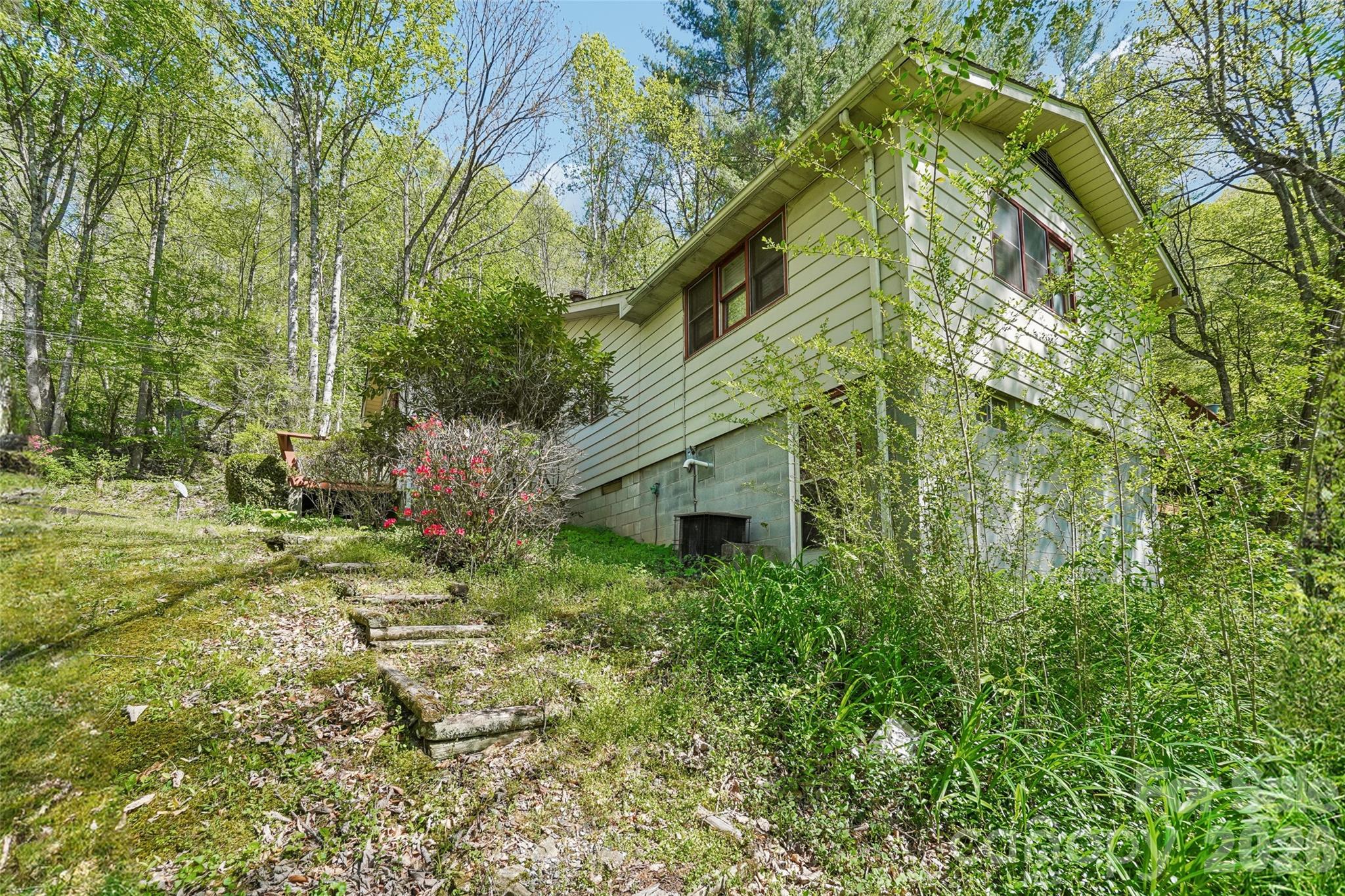66 Pinto Trail — Sylva
