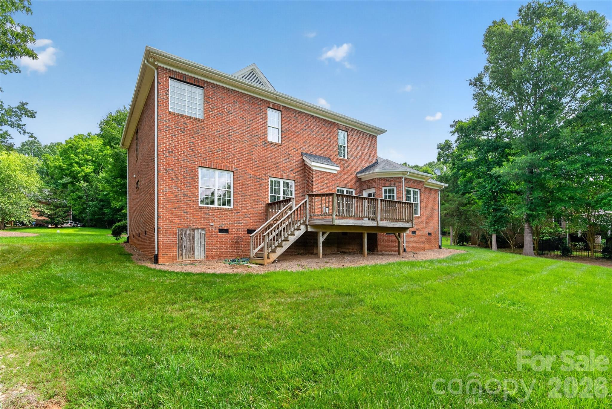 1900 Crestgate Drive — Waxhaw