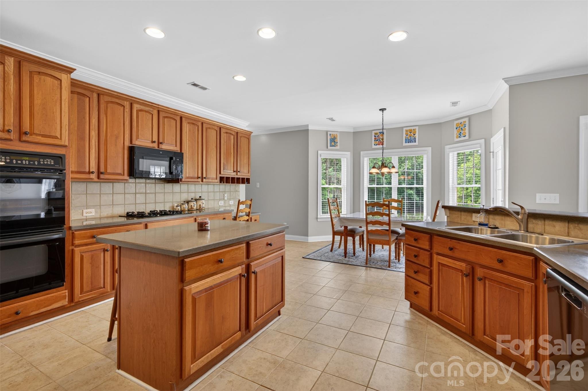 1900 Crestgate Drive — Waxhaw