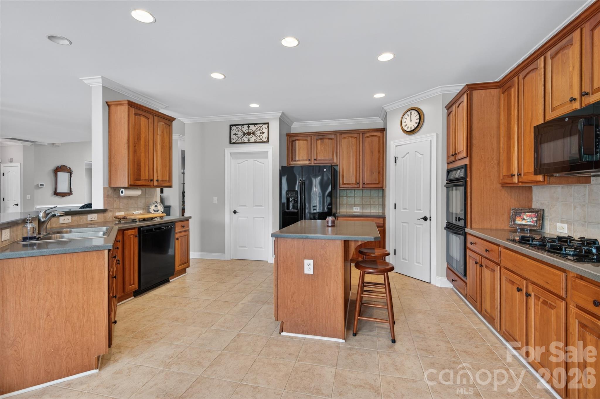1900 Crestgate Drive — Waxhaw