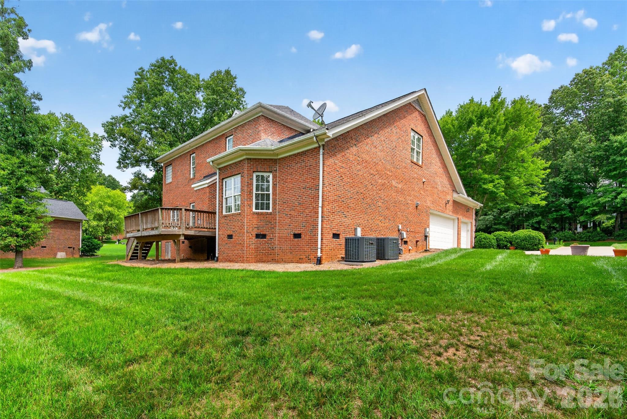 1900 Crestgate Drive — Waxhaw