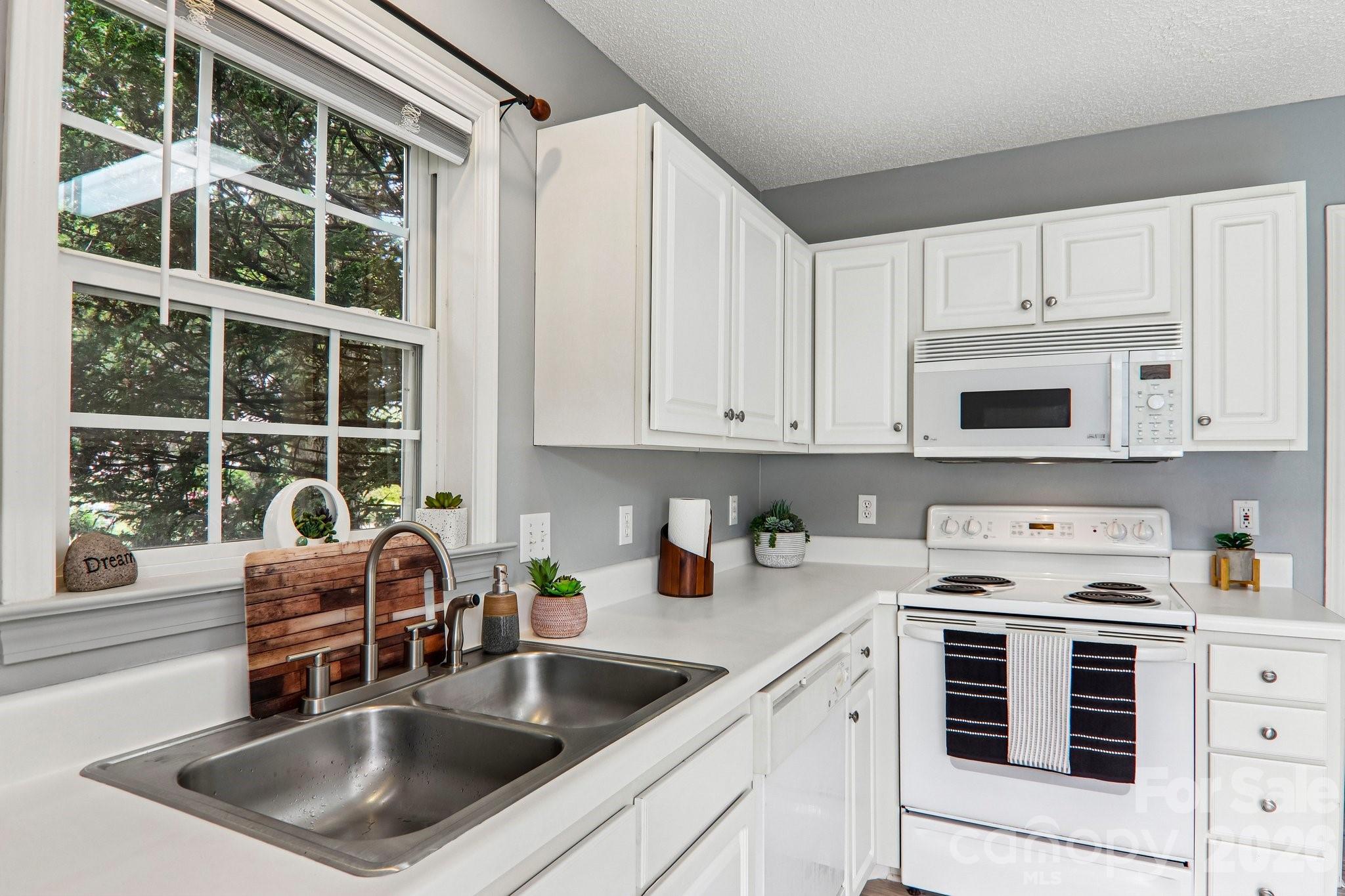 12 Wineberry Court — Fletcher