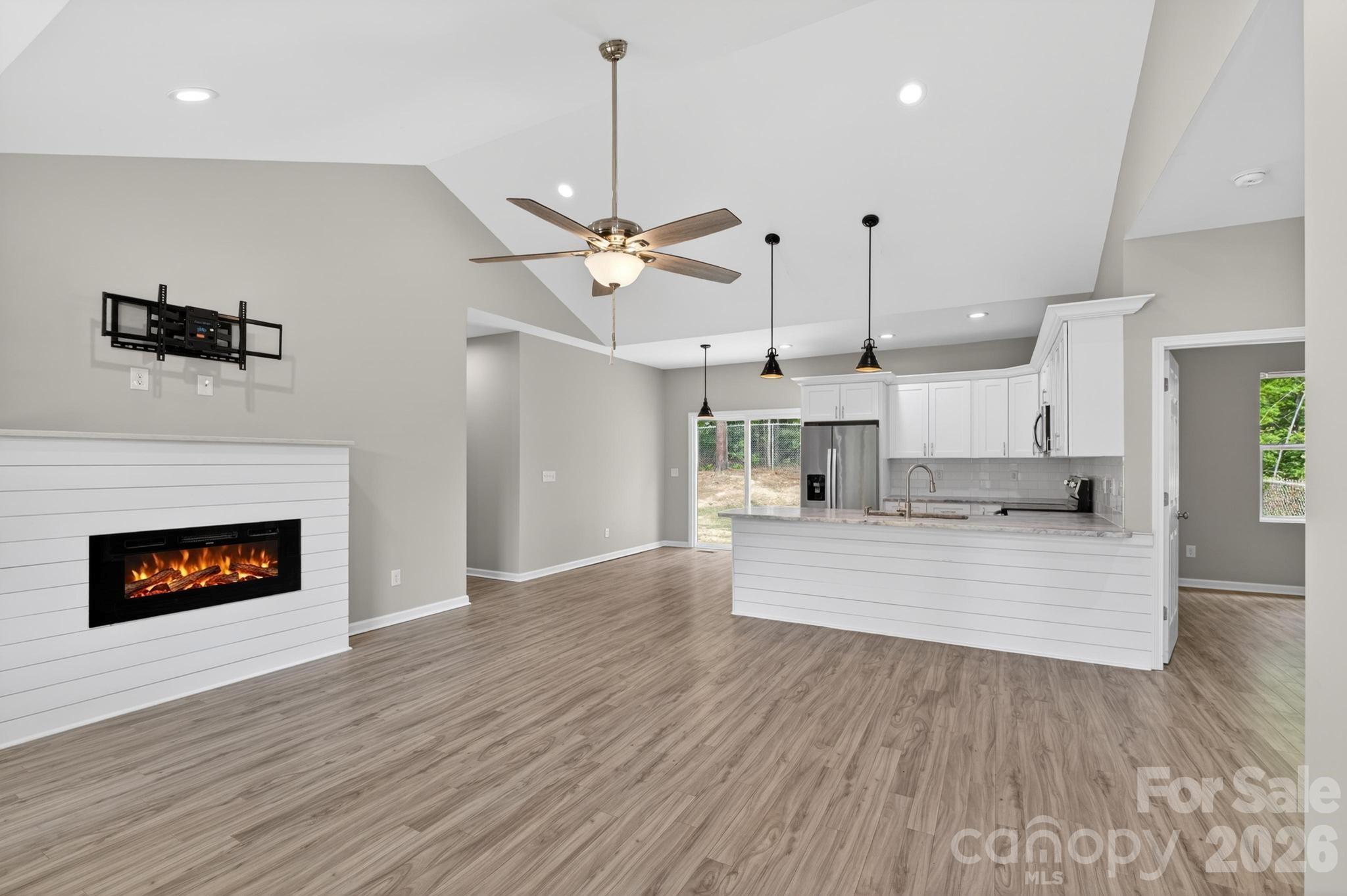 2119 South Road — Morganton