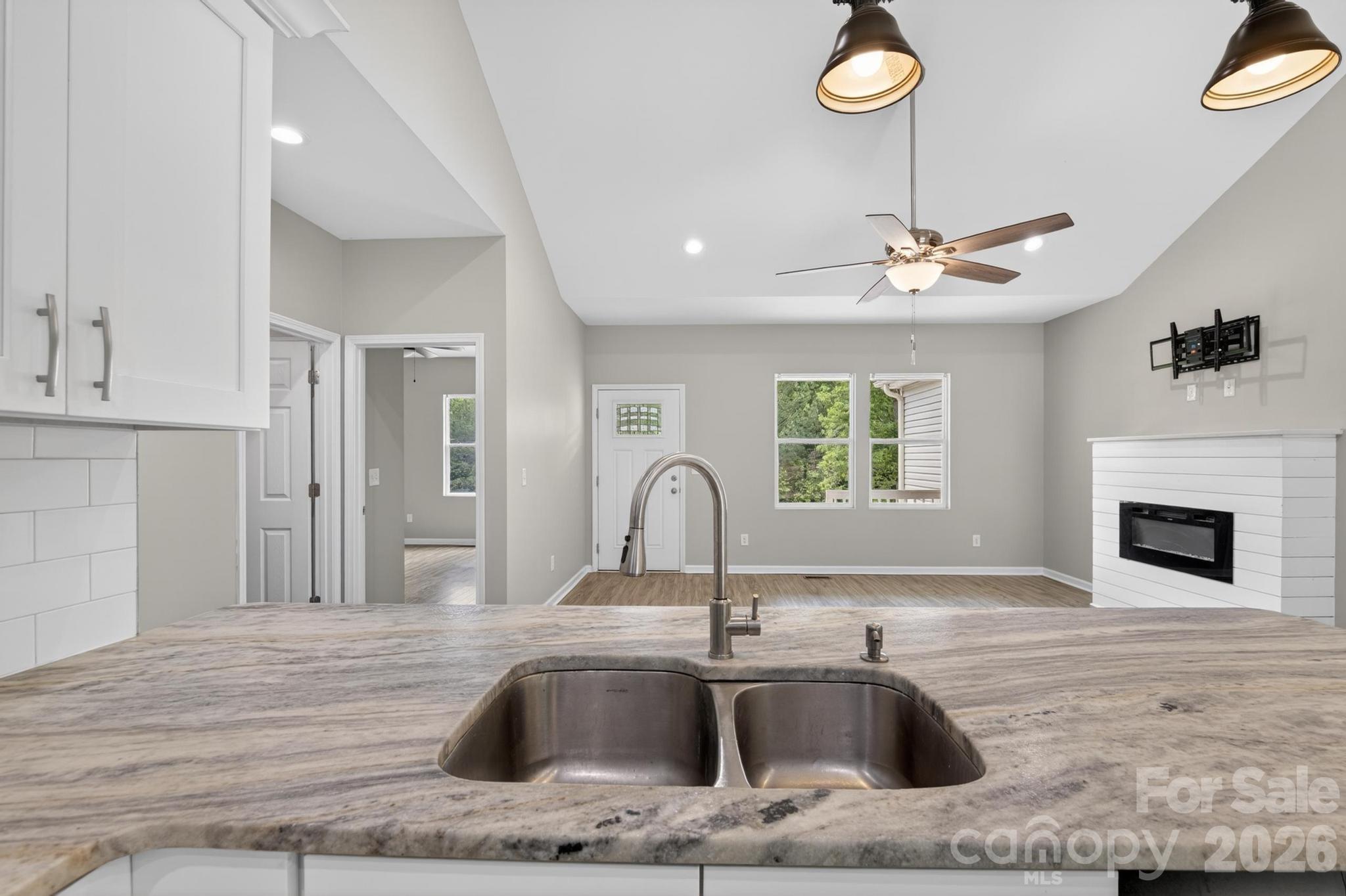 2119 South Road — Morganton