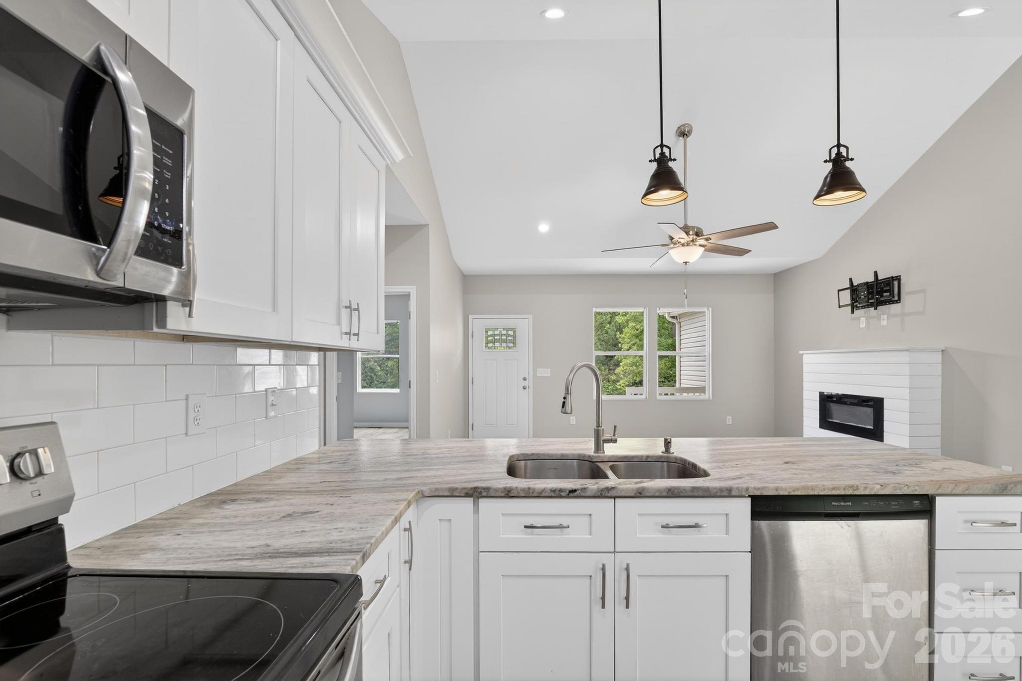 2119 South Road — Morganton