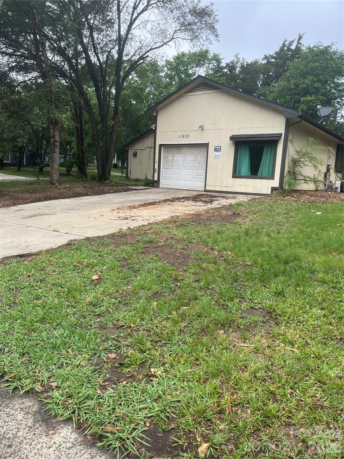 11832 Moonridge Drive — Charlotte