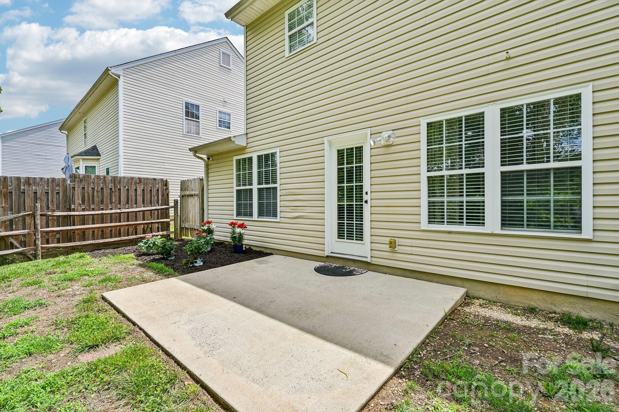 127 Elrosa Road — Mooresville