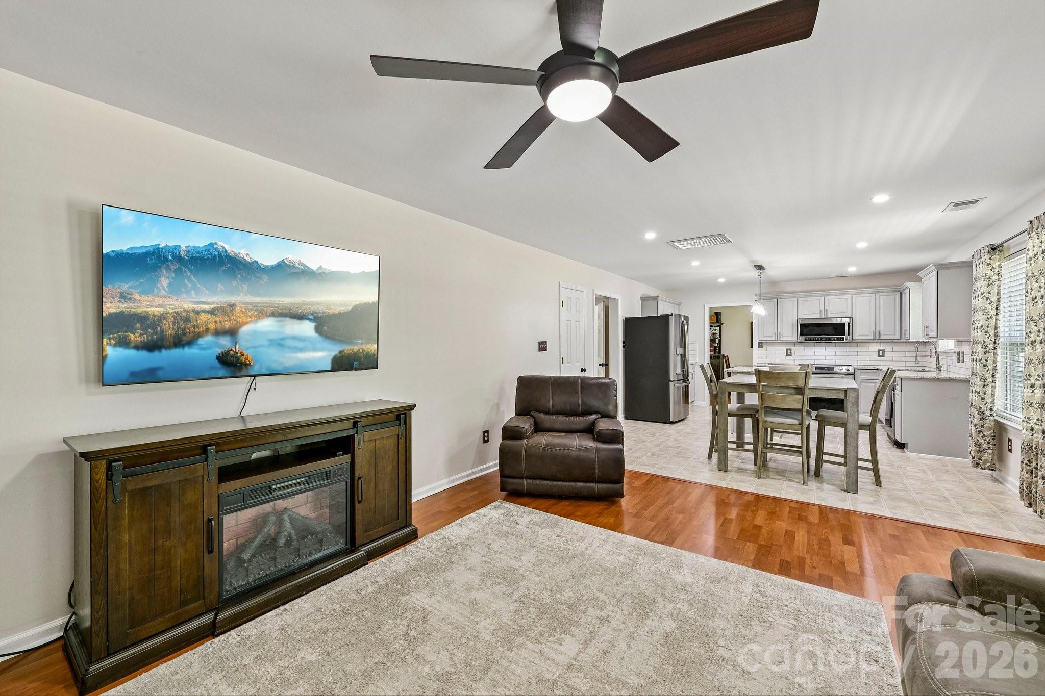 127 Elrosa Road — Mooresville