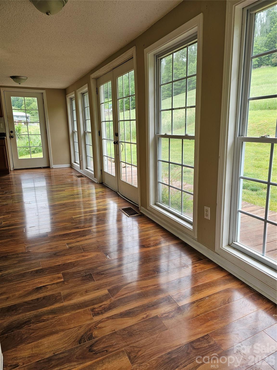 656 Water Street — Bakersville