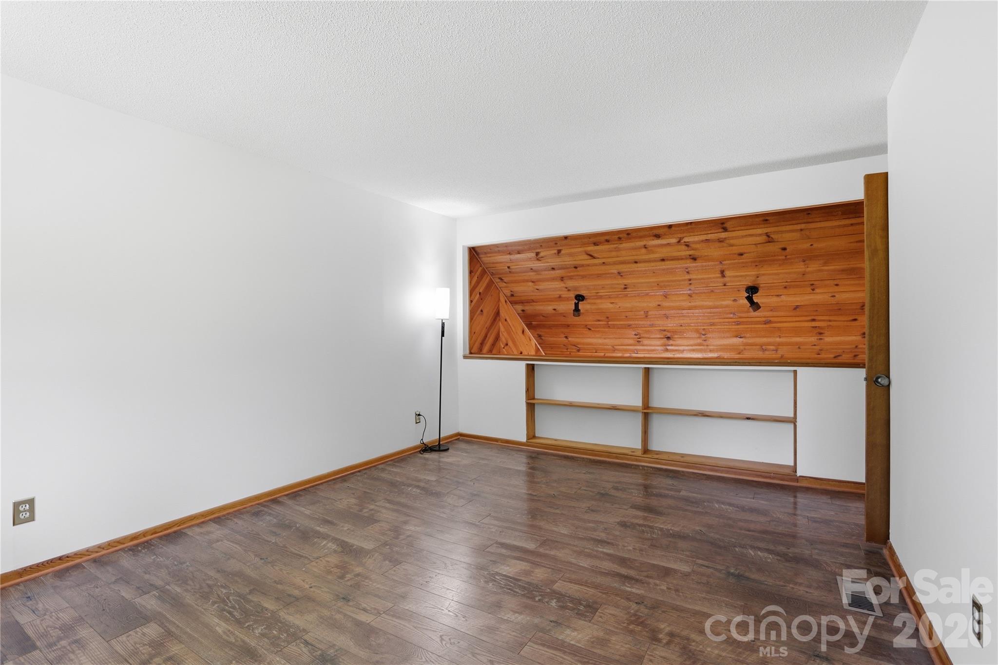 207 Wood Dale Drive — Hendersonville