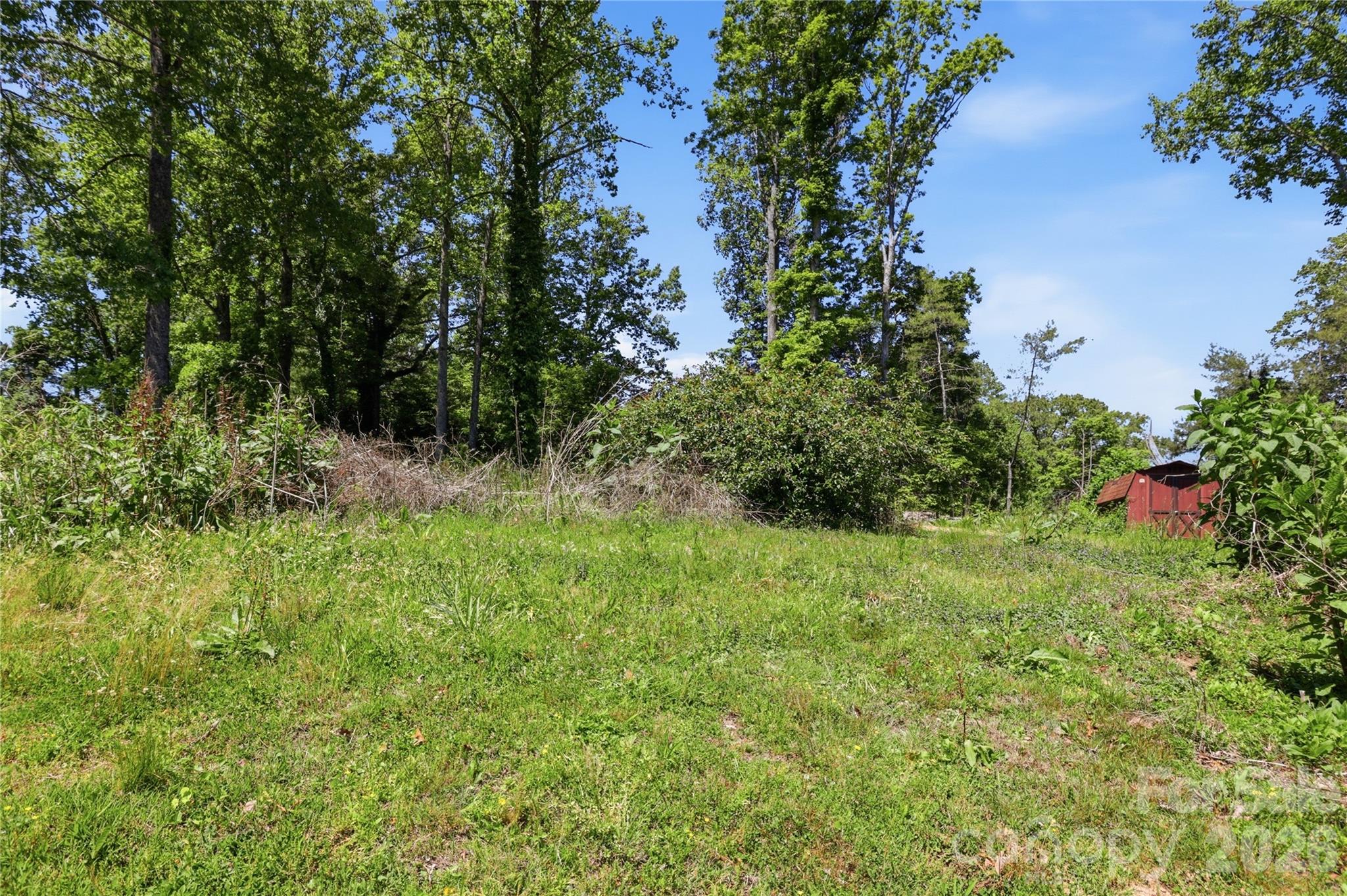 207 Wood Dale Drive — Hendersonville