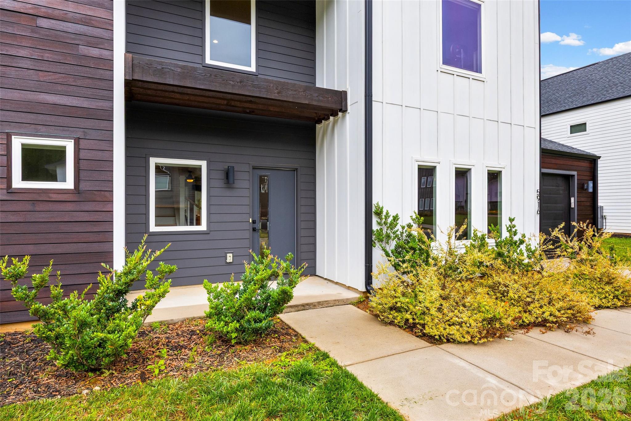 5916 Pepper Bush Lane — Charlotte