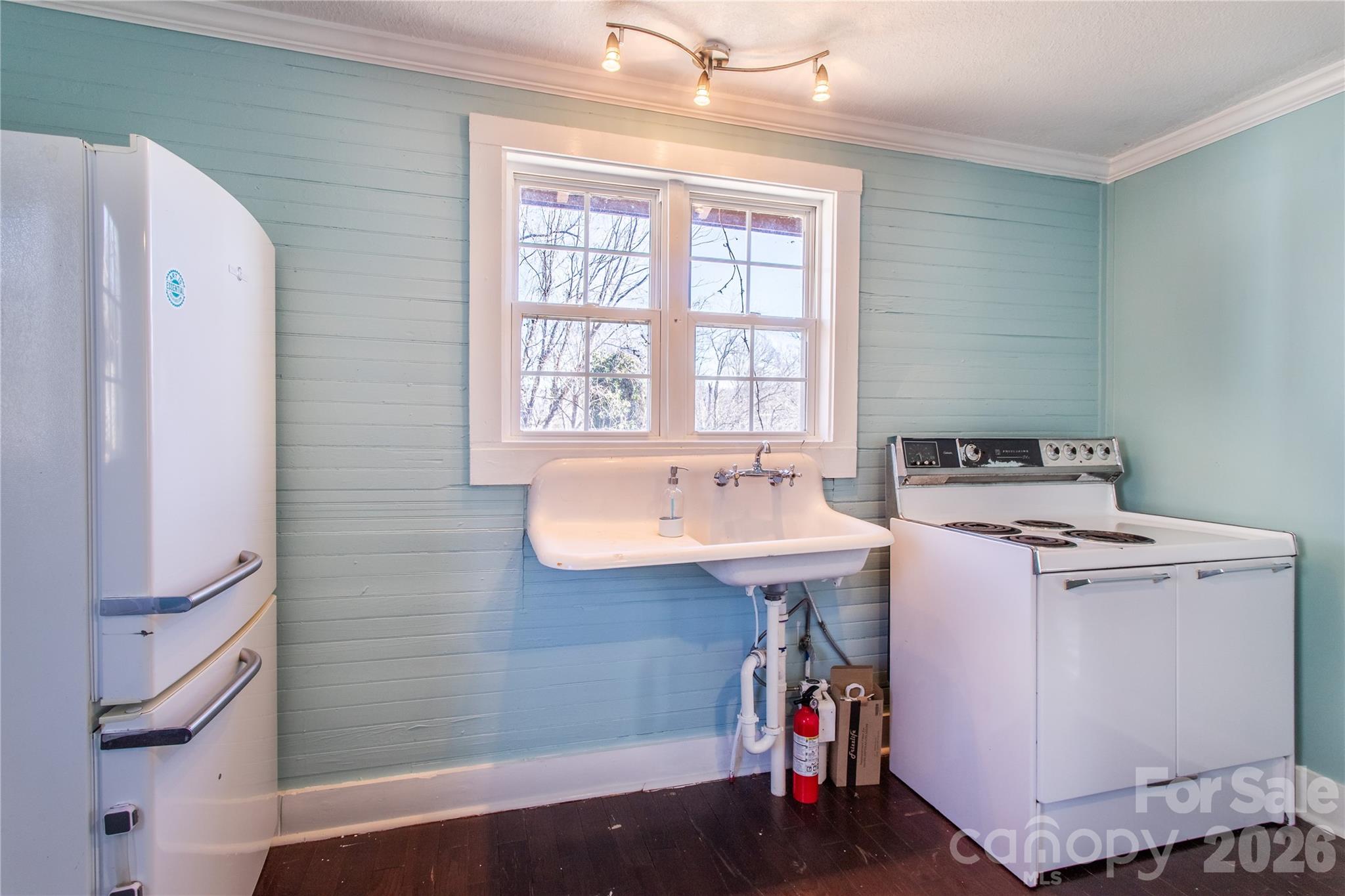 105 Adams Hill Road — Asheville