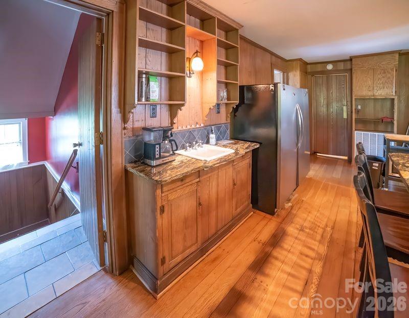 108 Beall Street NW — Lenoir