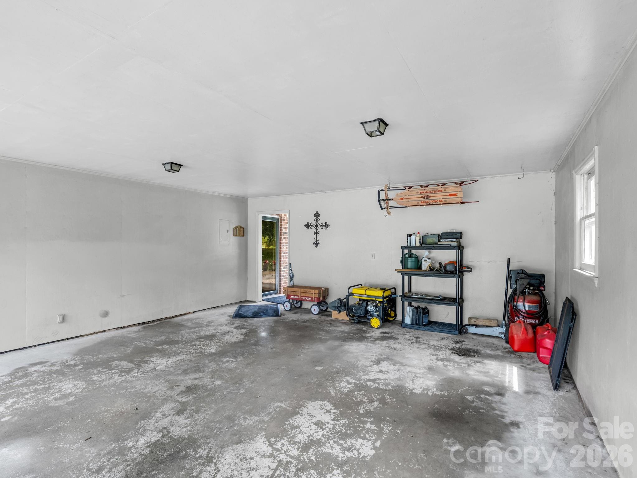 72 McEntire Road — Tryon