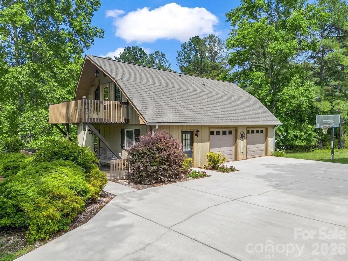 72 McEntire Road — Tryon