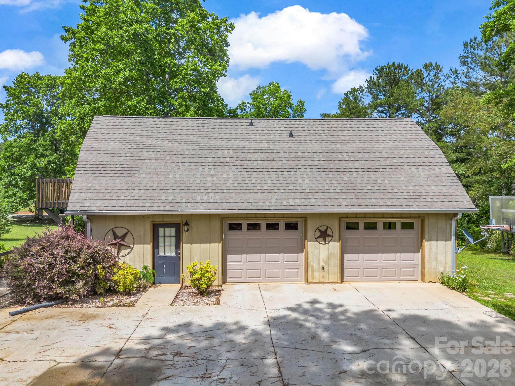 72 McEntire Road — Tryon