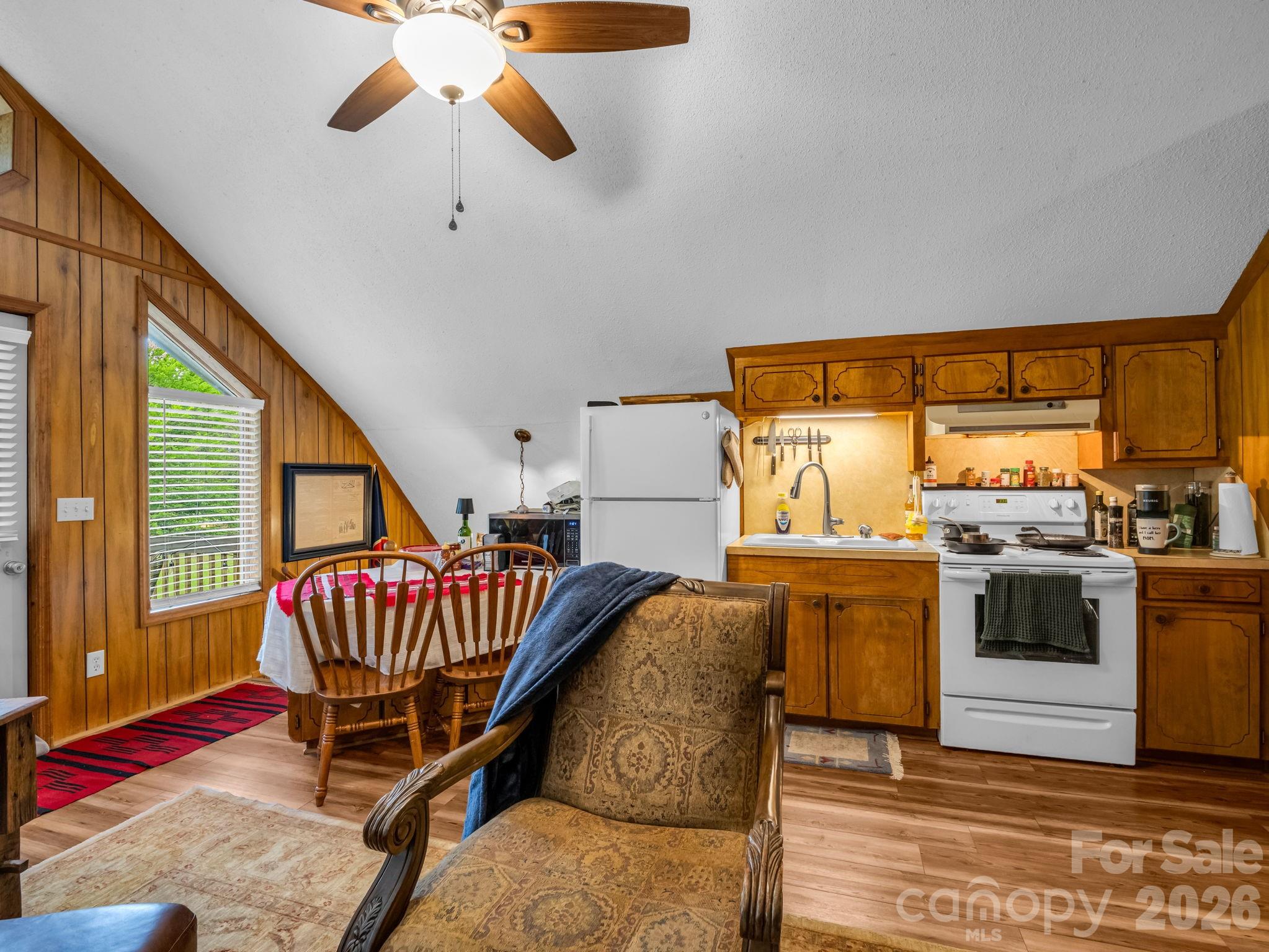 72 McEntire Road — Tryon