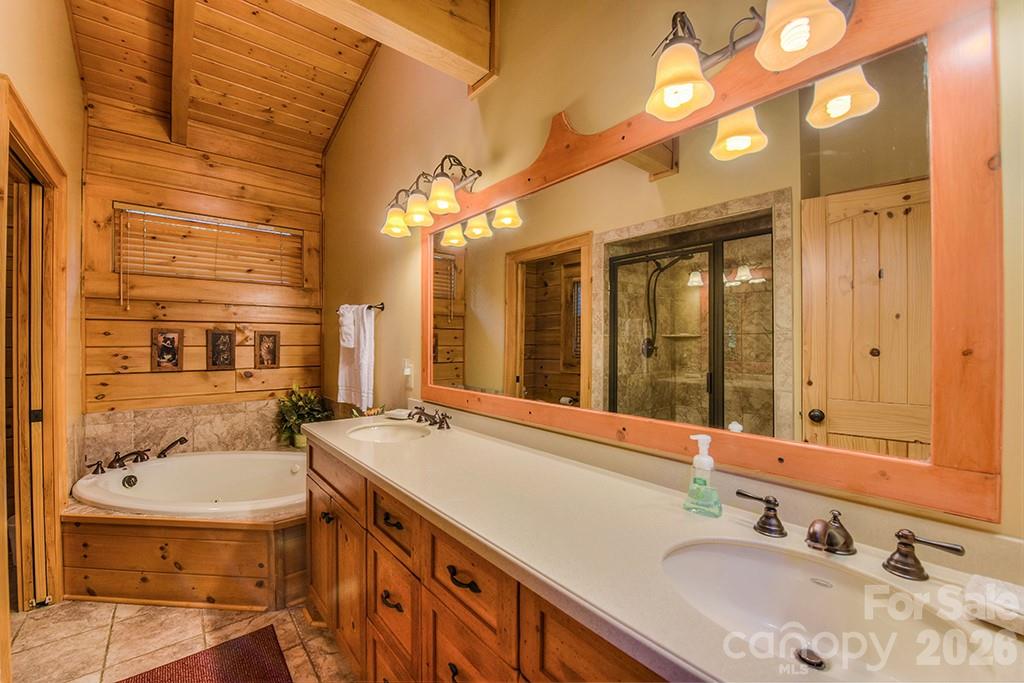 40 Adohi Trail — Maggie Valley