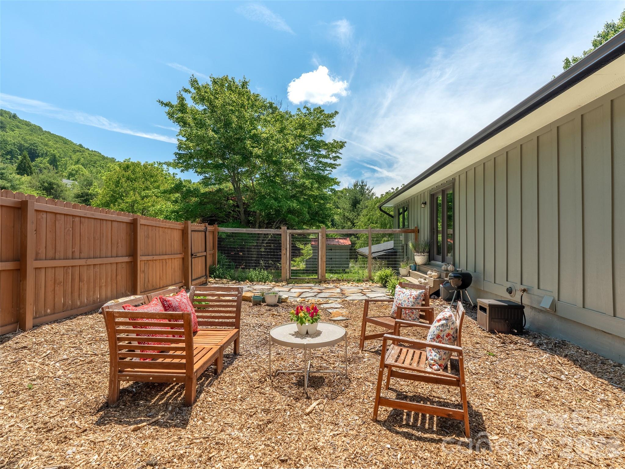 241 Pinners Cove Road — Asheville