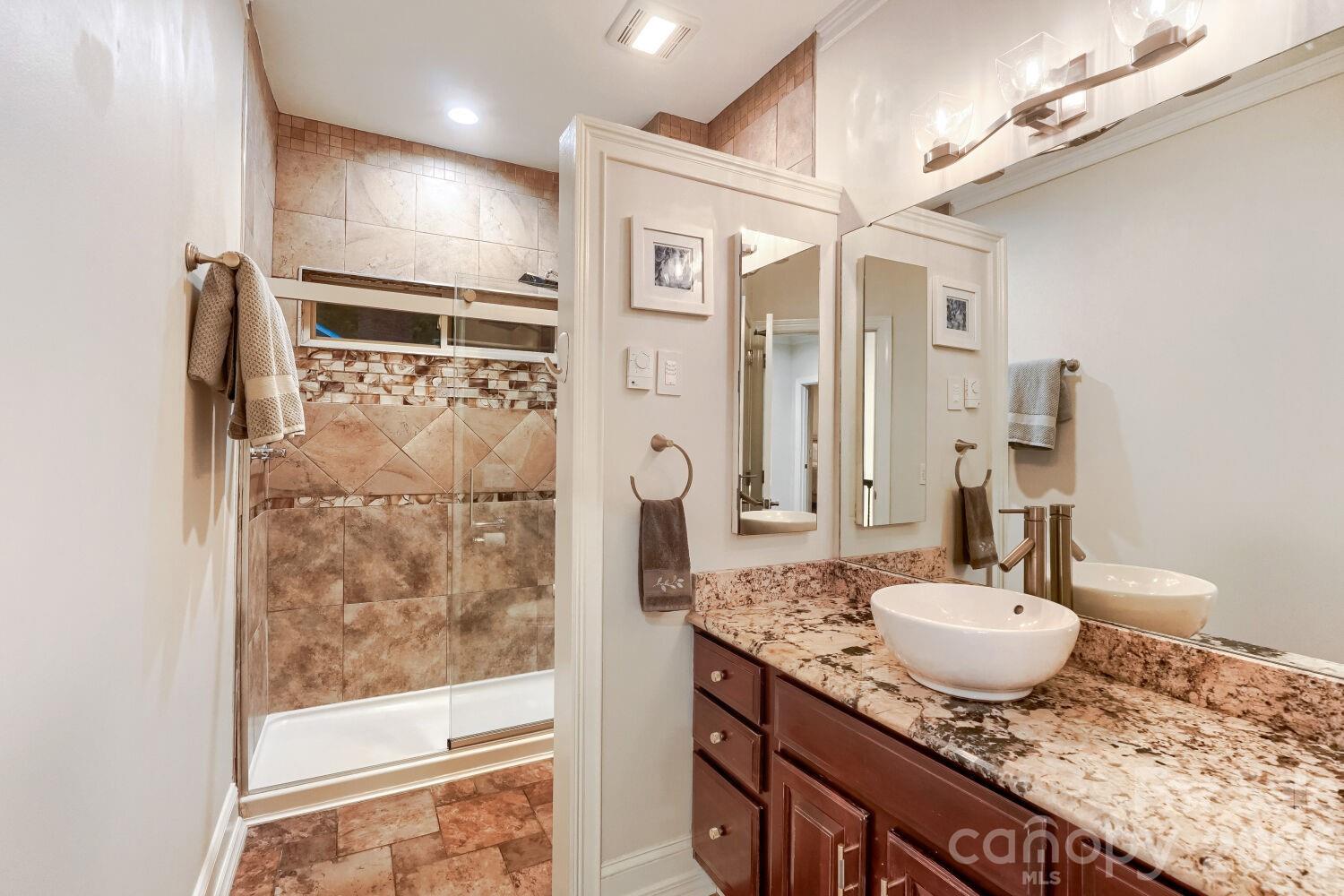6605 Saunton Court — Charlotte