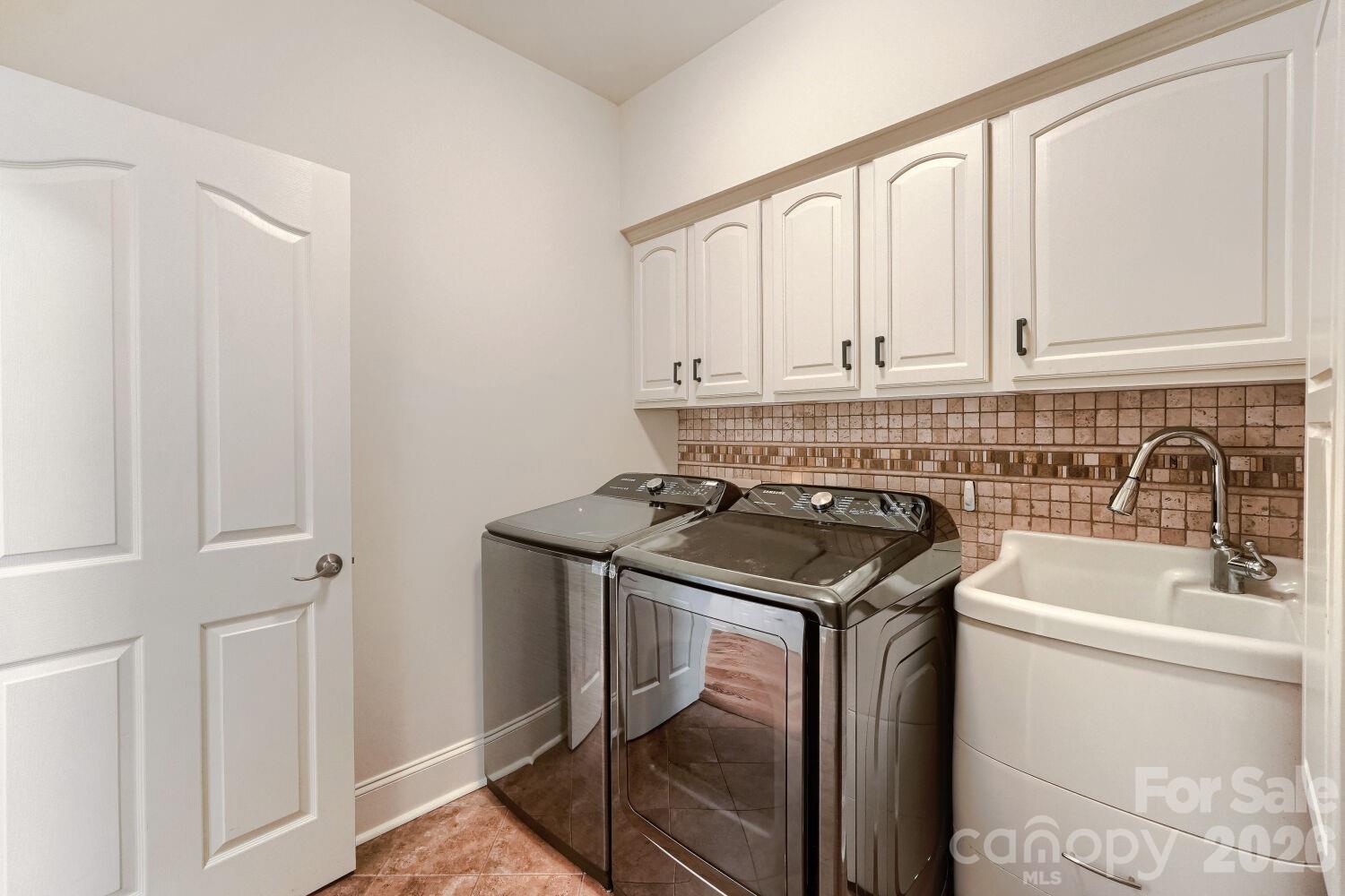 6605 Saunton Court — Charlotte