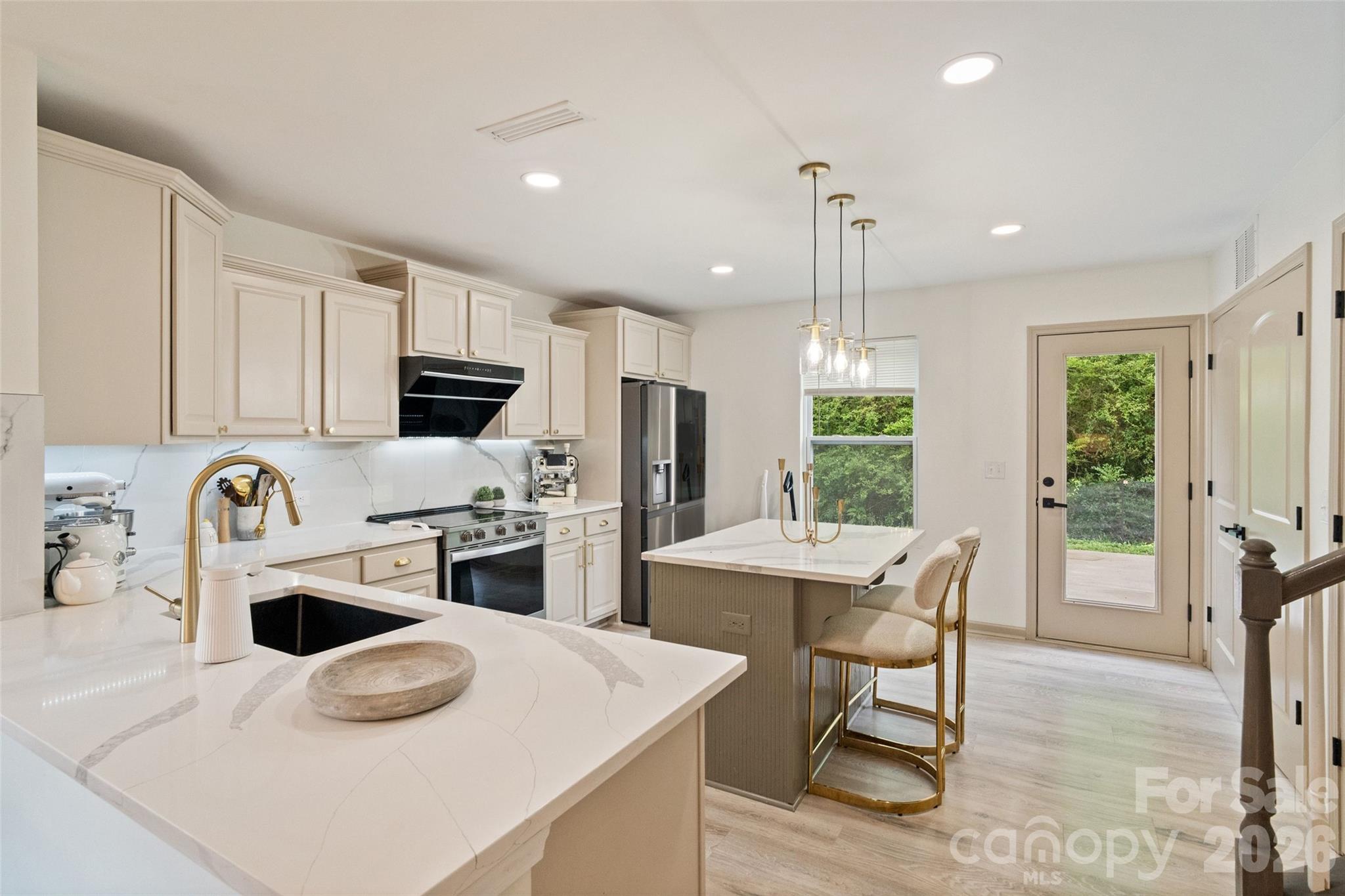 8726 Conrad Street — Locust