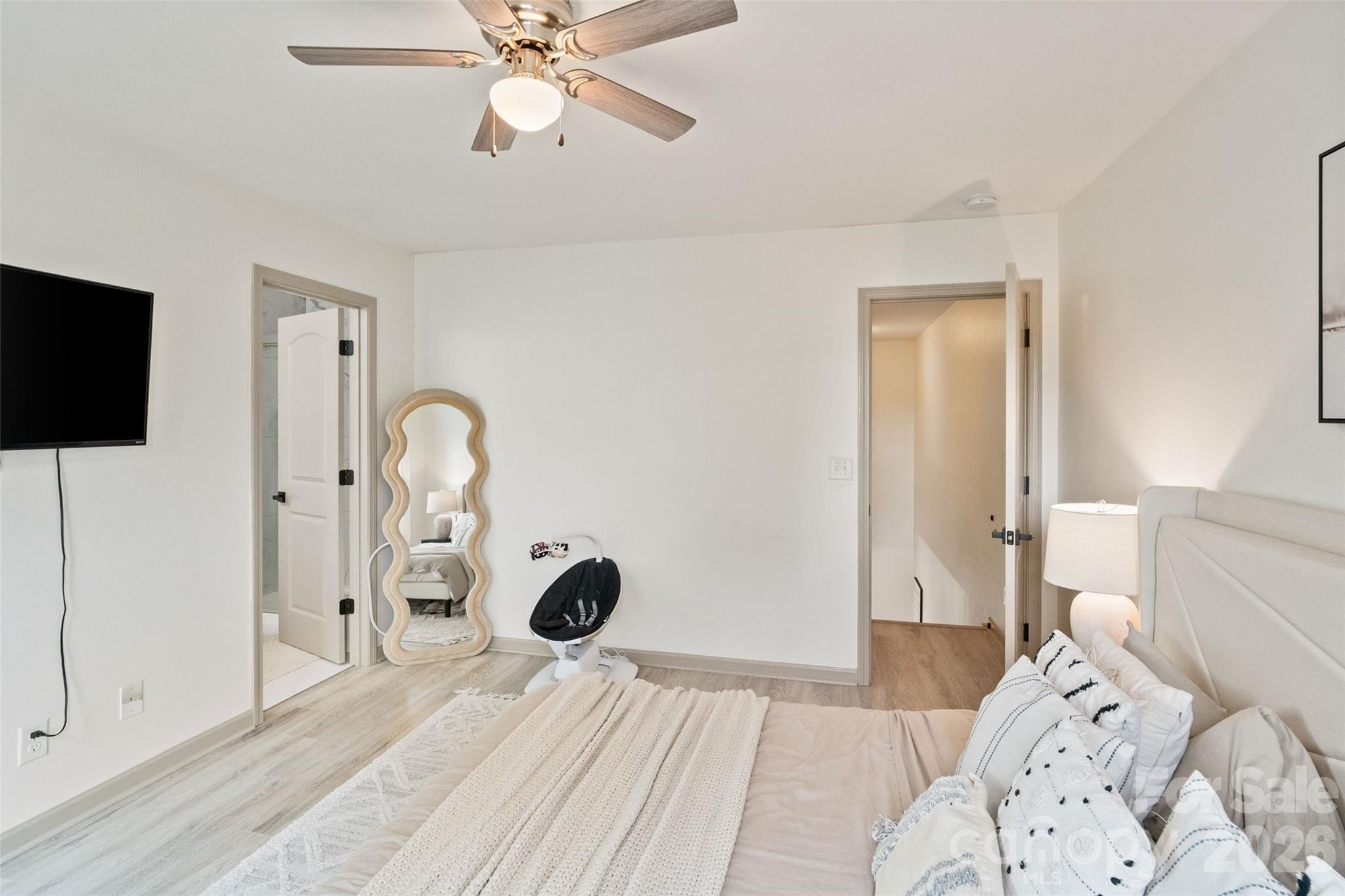 8726 Conrad Street — Locust