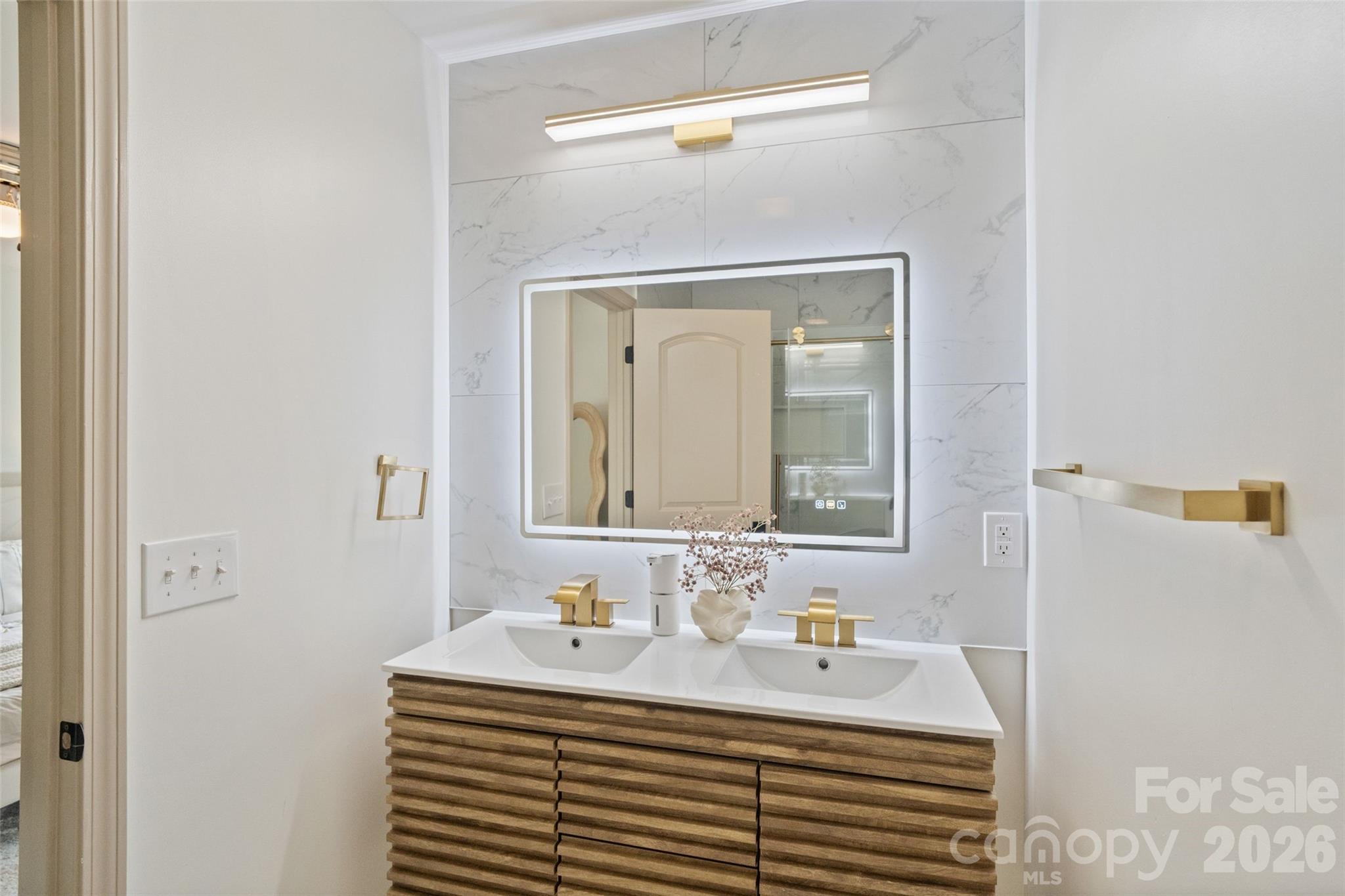 8726 Conrad Street — Locust