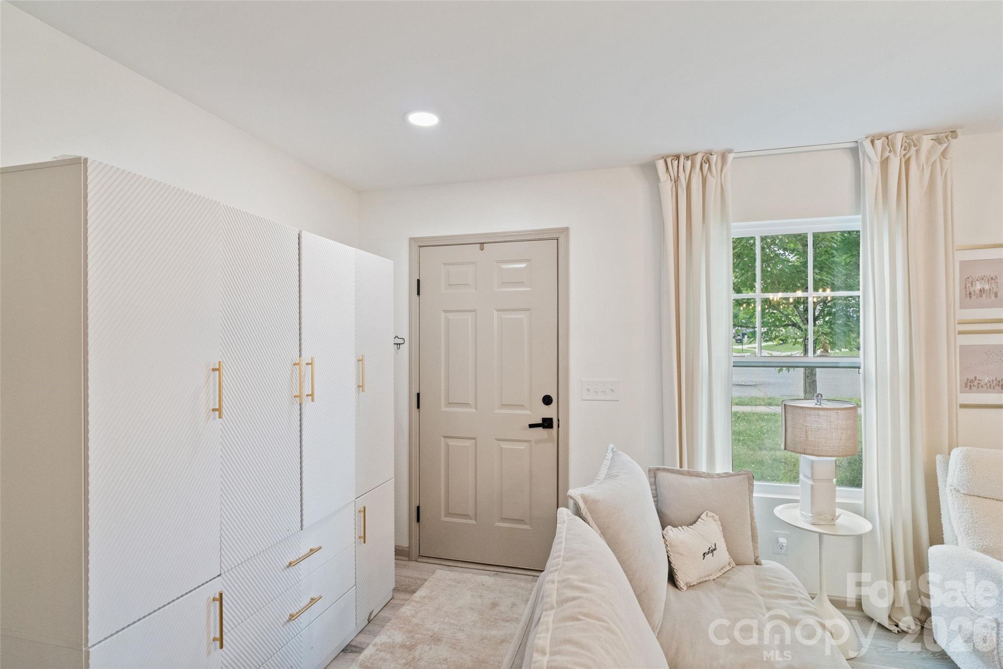 8726 Conrad Street — Locust