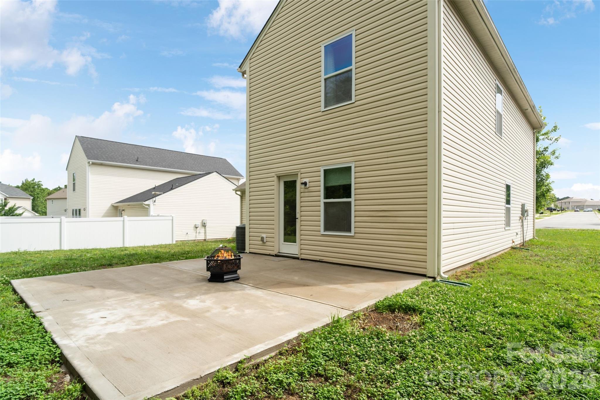 8726 Conrad Street — Locust