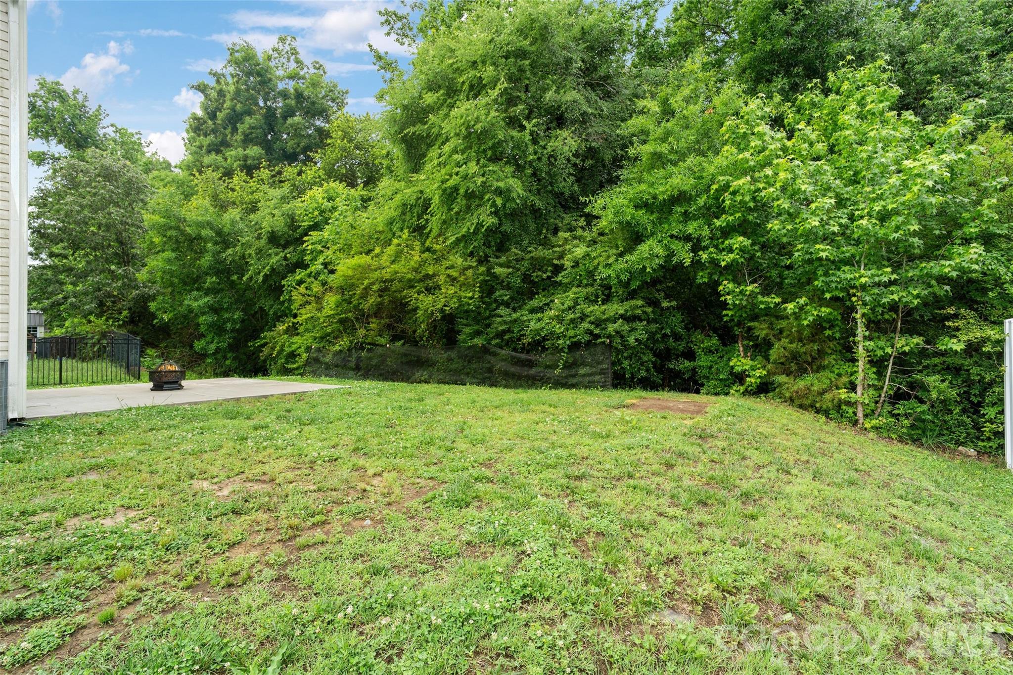 8726 Conrad Street — Locust
