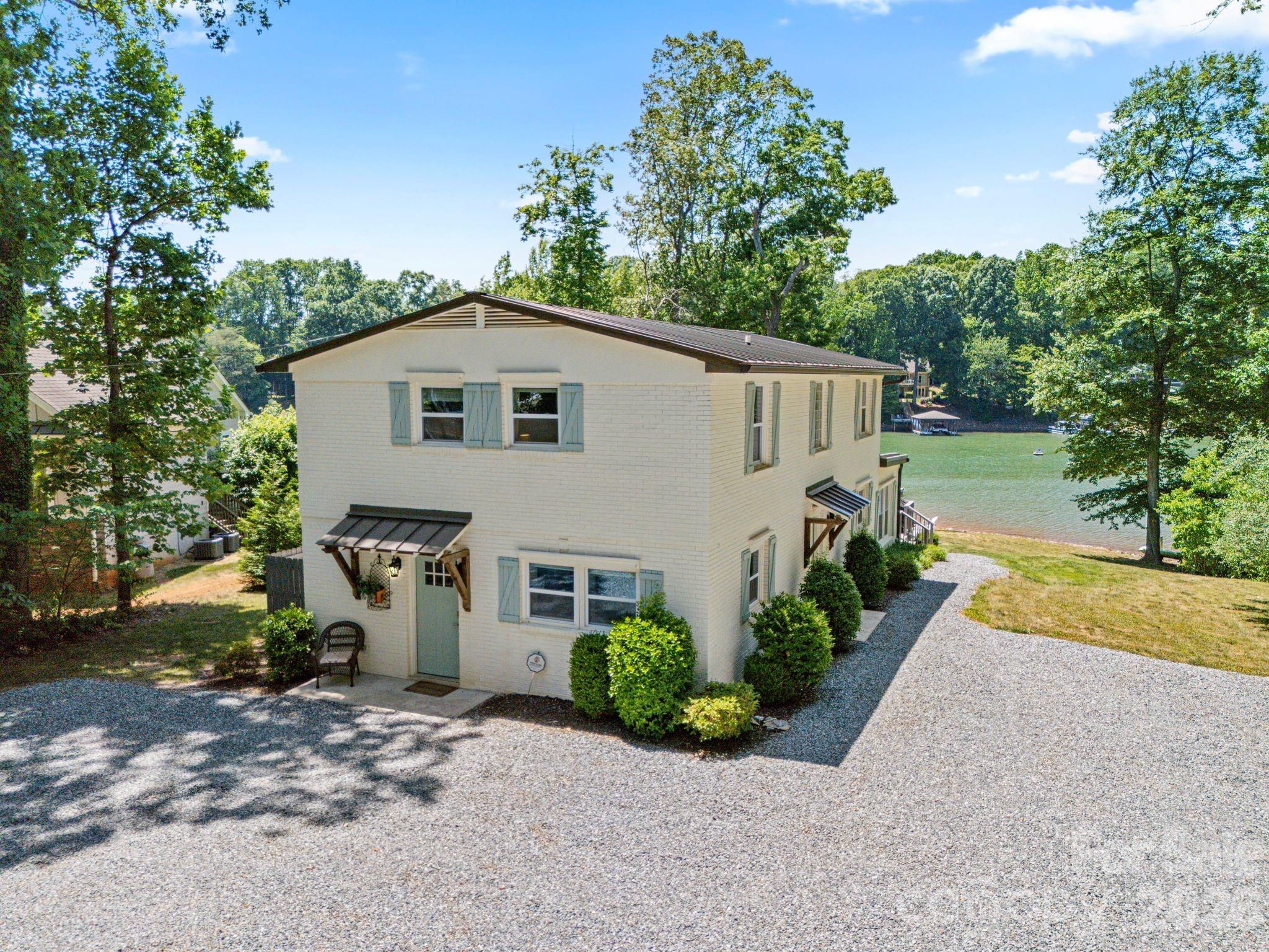 383 Sundown Road — Mooresville
