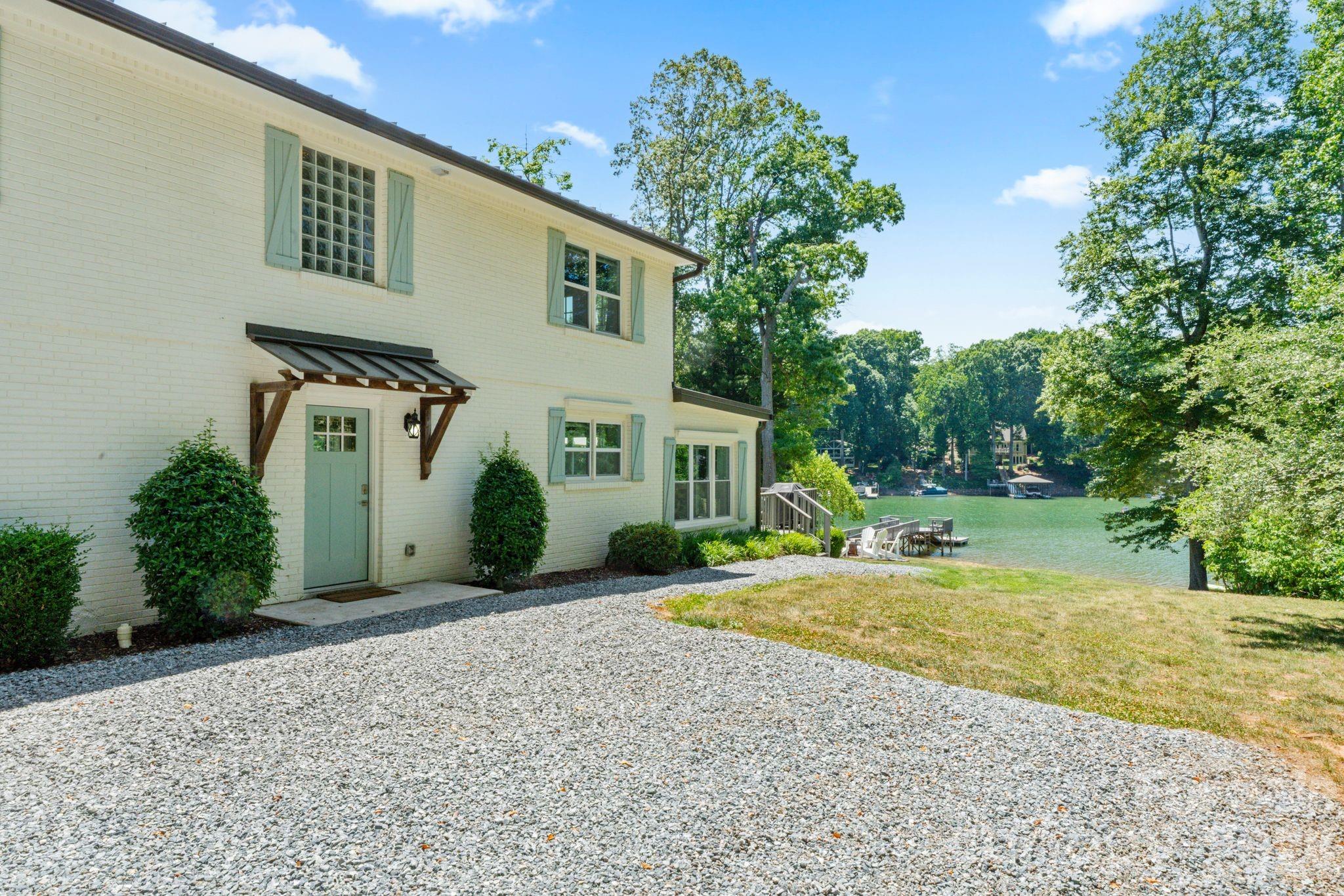 383 Sundown Road — Mooresville